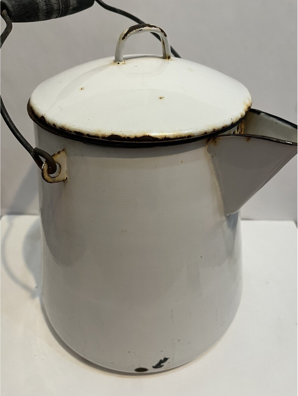VTG large White Enamelware Cowboy Lidded Coffee Pot/Boiler Farmhouse Rustic